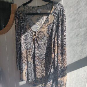 Jaclyn Smith top in tan, black and white paisley, long sleeve and longer length.